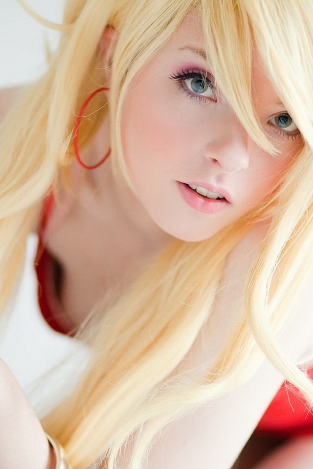 Приятная блондинка