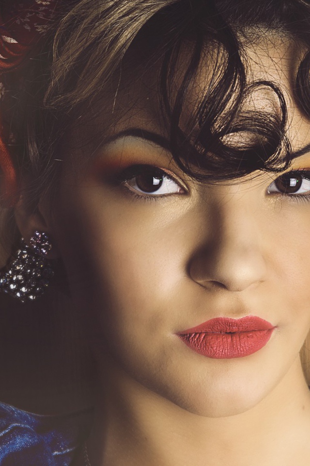 Девушка с черными глазами