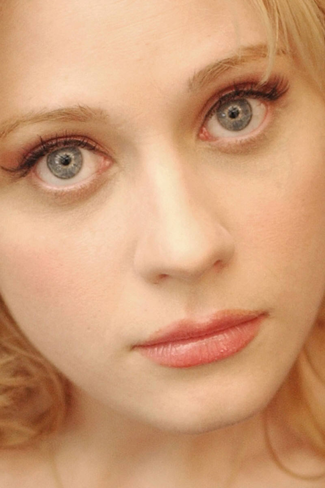 Зоя с серыми глазами