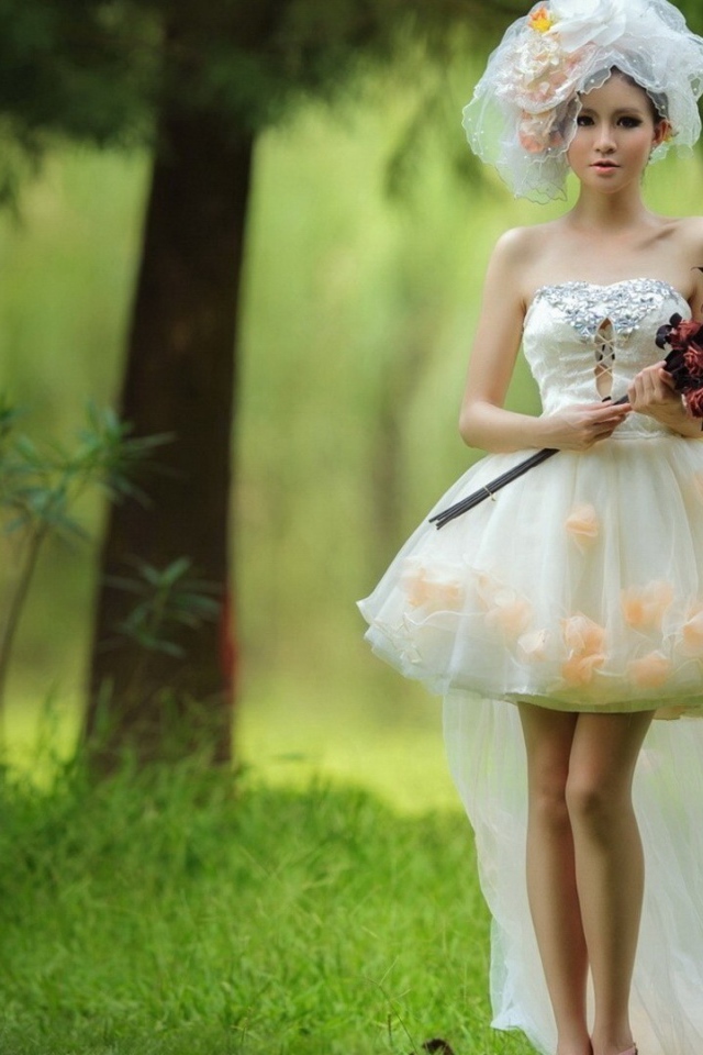 Невеста с красным букетом