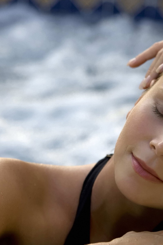 Девушка после купания