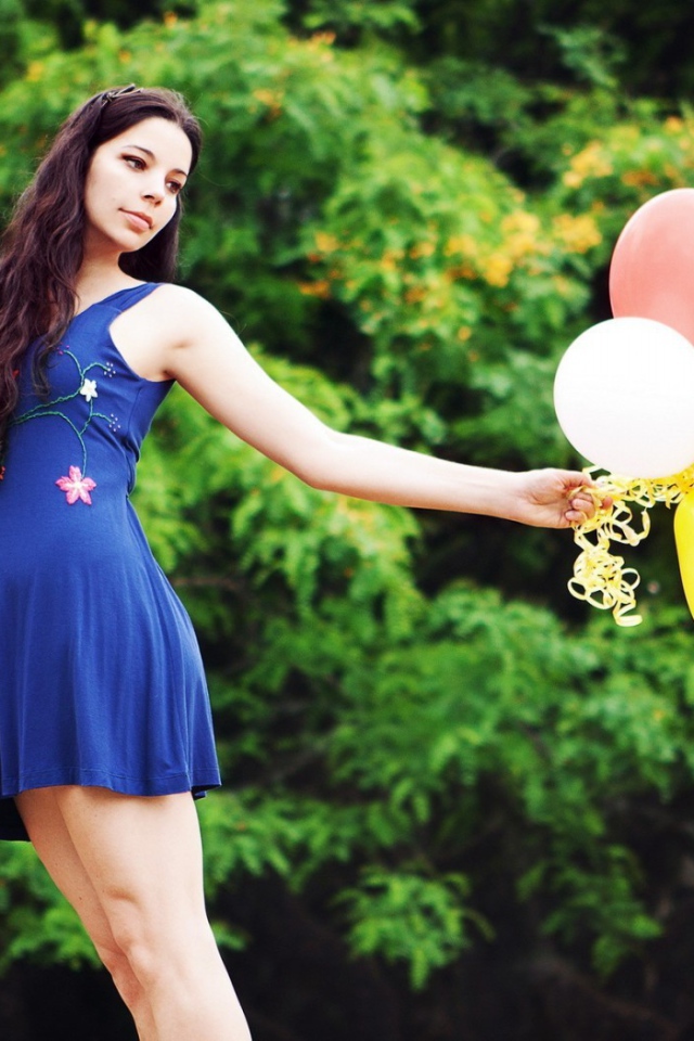 Девушка с шарами