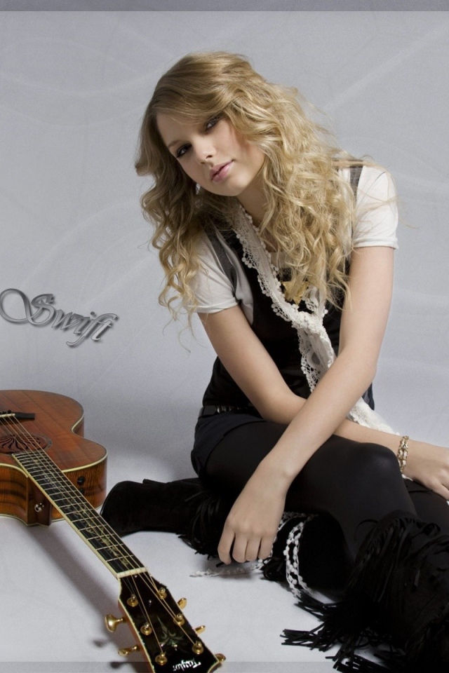 Тейлор с гитарой