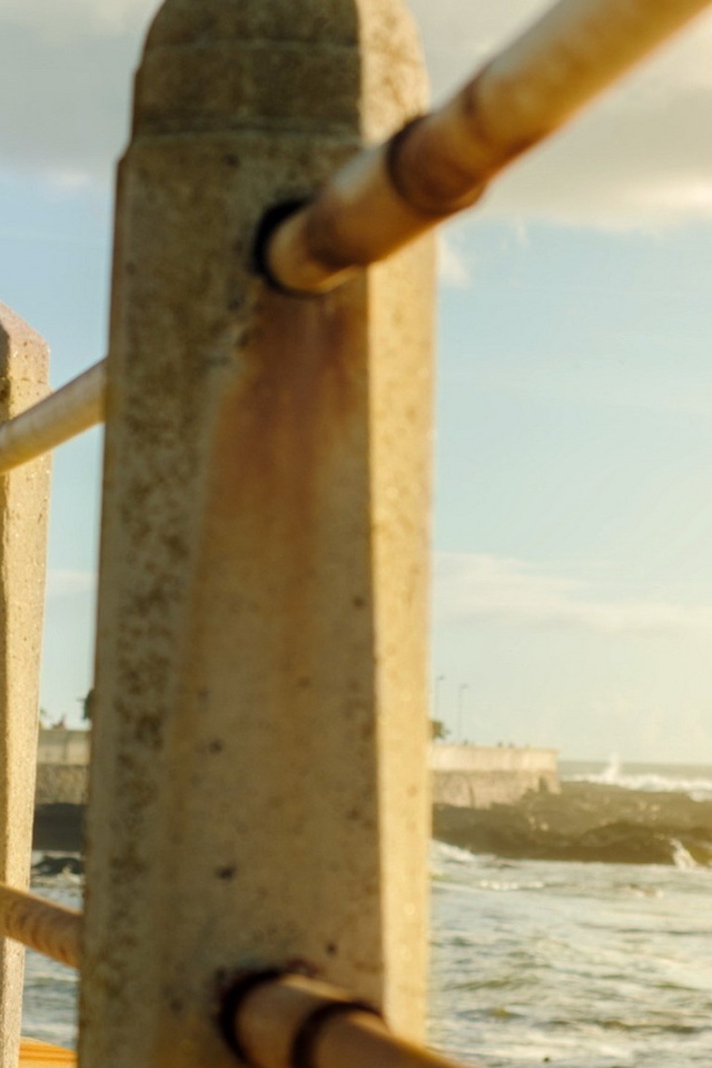 Модель в джинсах