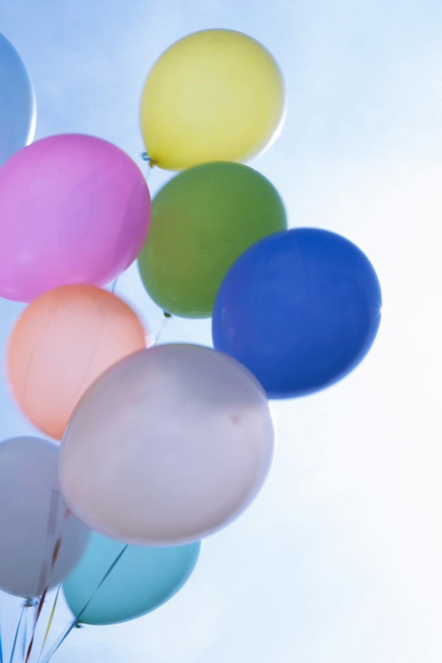 Шары на фоне неба на день рождения