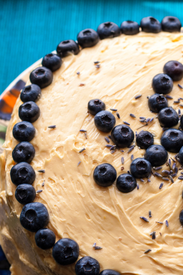 Торт с черникой на день рождения