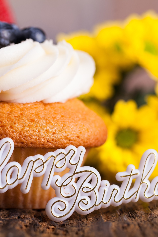 Украшенный кекс на день рождения