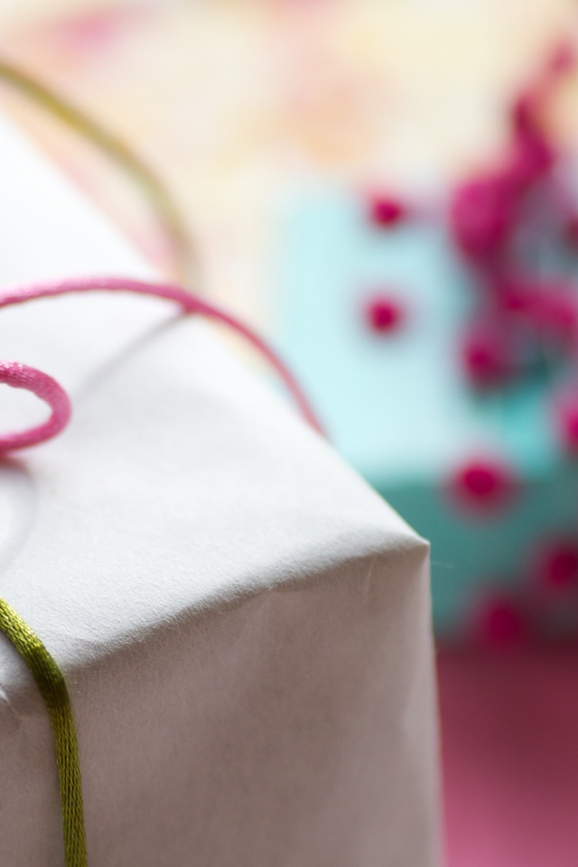 Край подарка на день рождения