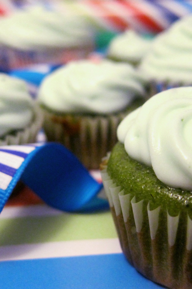 Зелёный кекс на день рождения