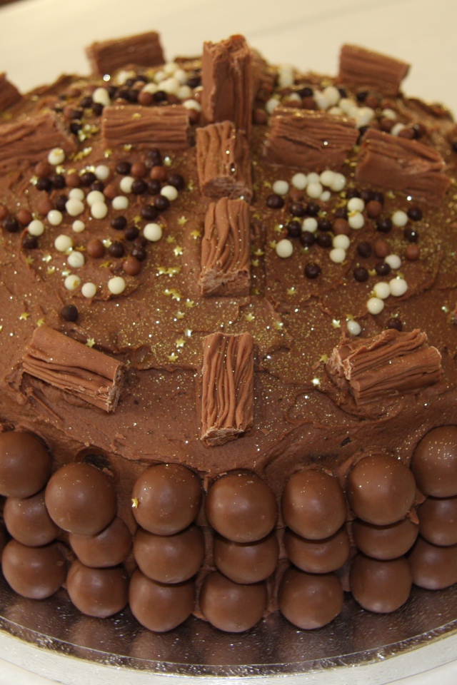 Интересный шоколадный торт на день рождения