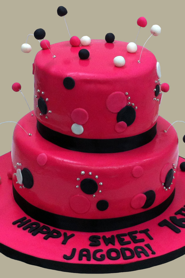 Розовый торт на день рождения