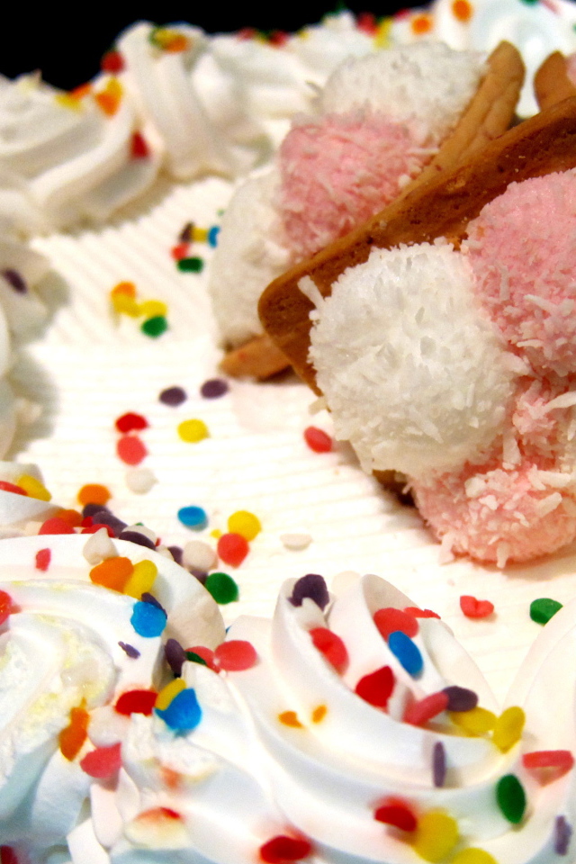 Вкусный торт с кремом на день рождения