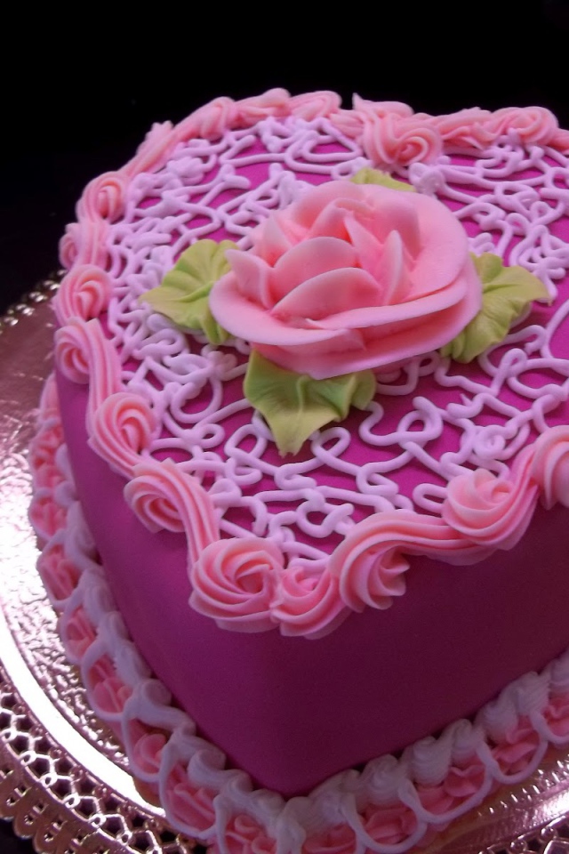 Торт на день рождения в форме сердца