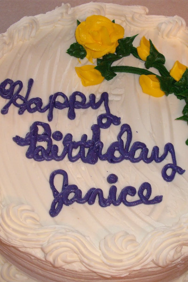 Белый торт на день рождения