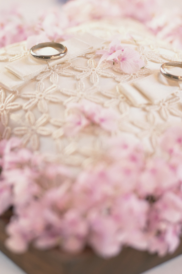 Подушка с кольцами на свадьбу