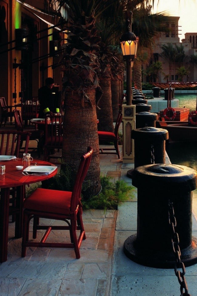 Кафе на побережье