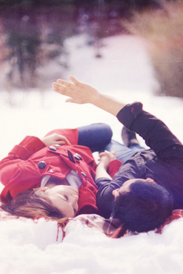 Пара на снегу