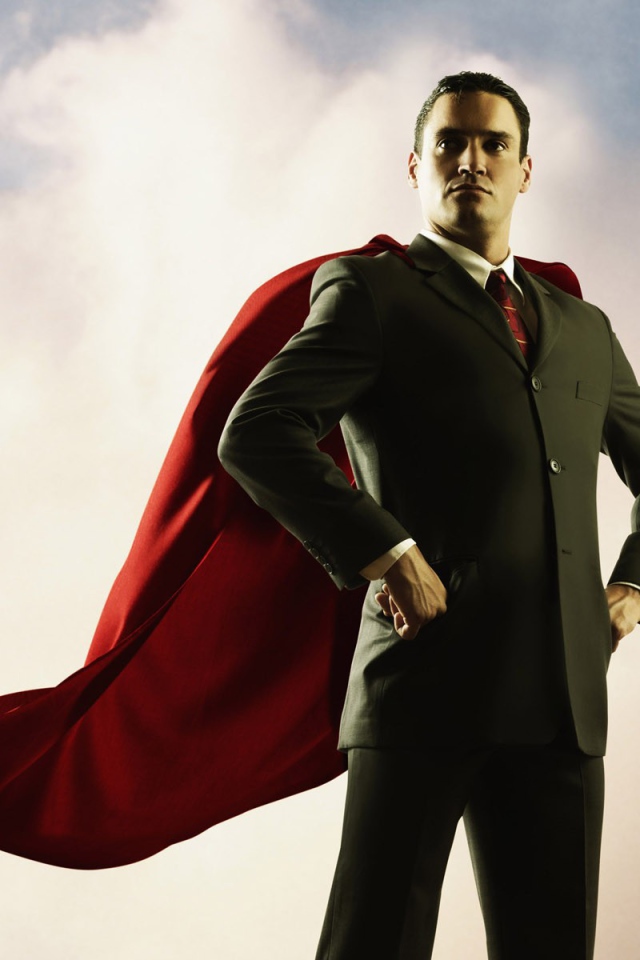 Мужчина в красном плаще