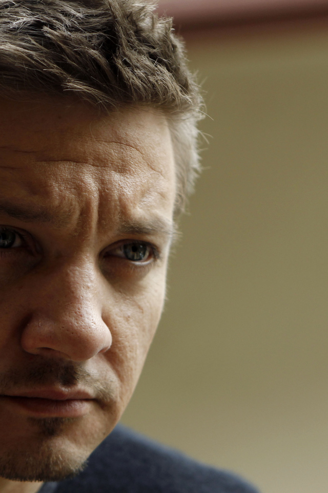 Джереми Реннер актер