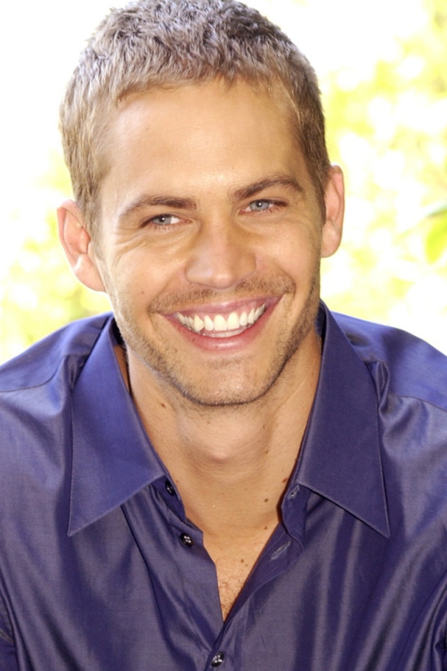 Известный актер Пол Уокер красивая широкая улыбка