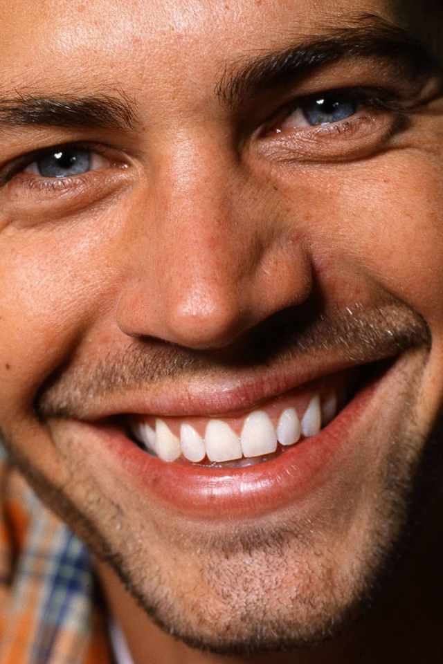 Известный актер из фильма Форсаж Пол Уокер 