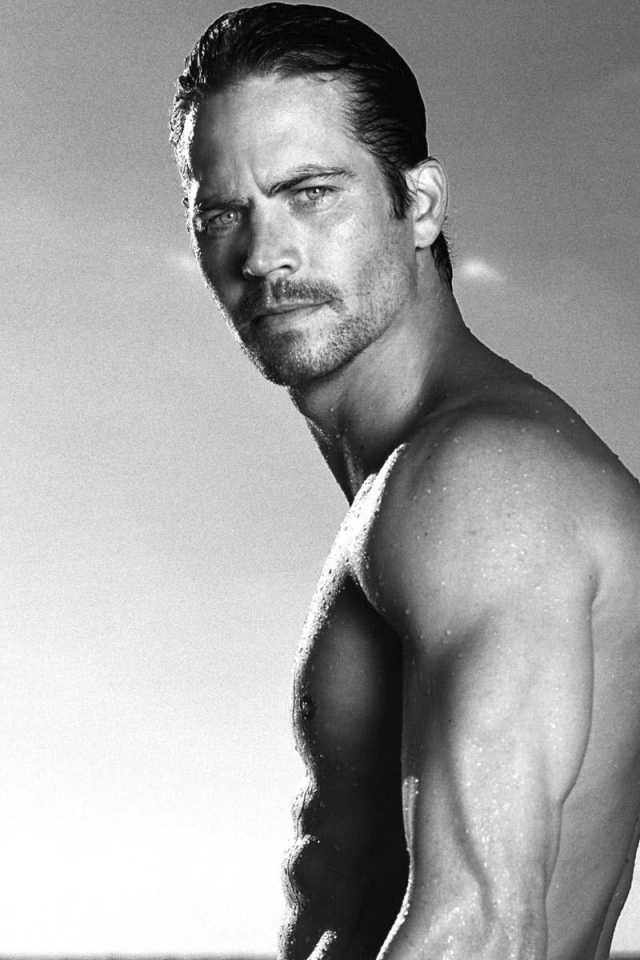 Пол Уокер на пляже