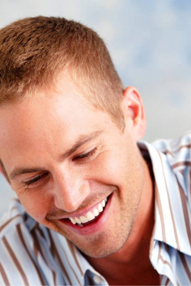  Пол Уокер с красивой улыбкой