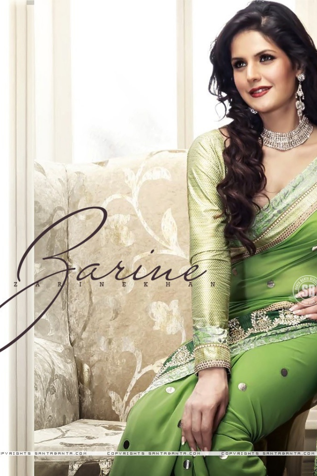 Актриса Зарине Кхан