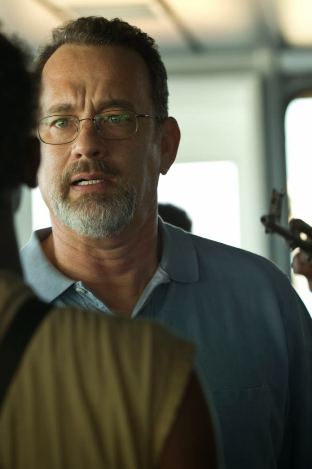 Капитан Филлипс главны герой говорит с пиратами