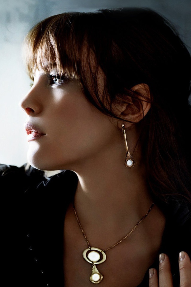 Актриса Лив Тайлер  брюнетка