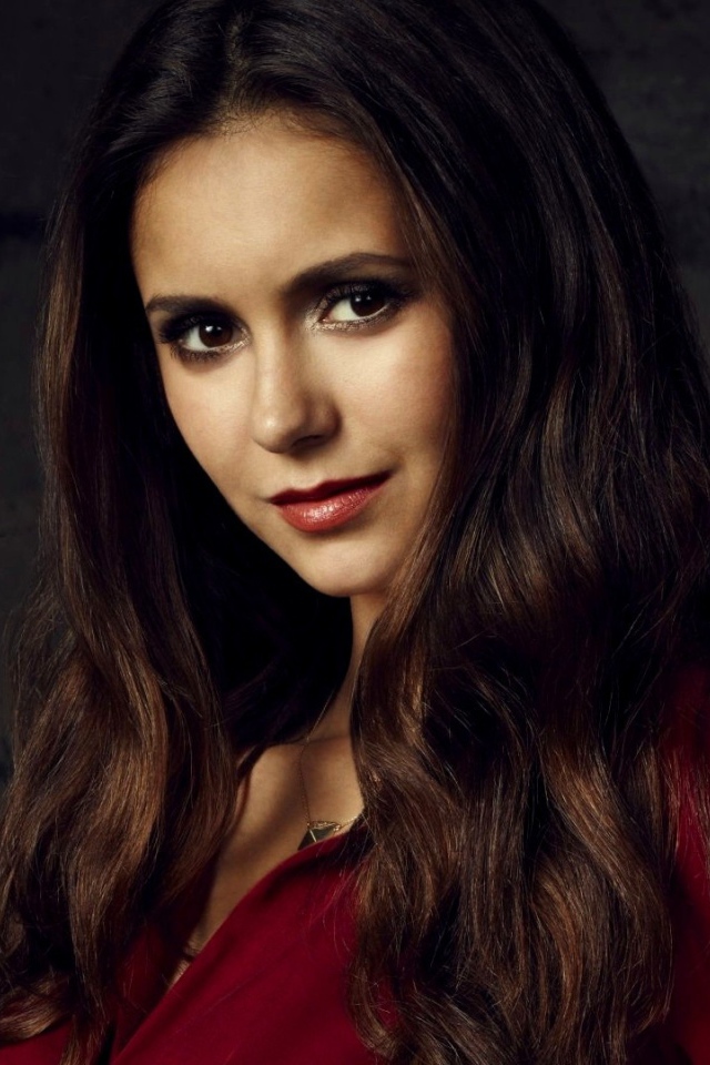 Актриса Нина Добрев