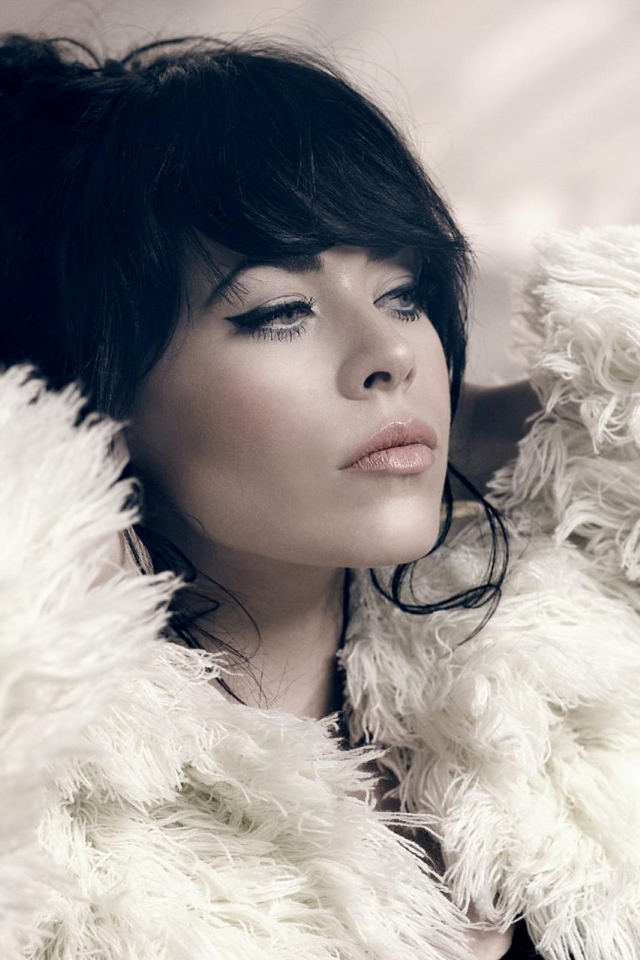 Alex Hepburn in a white fur coat
