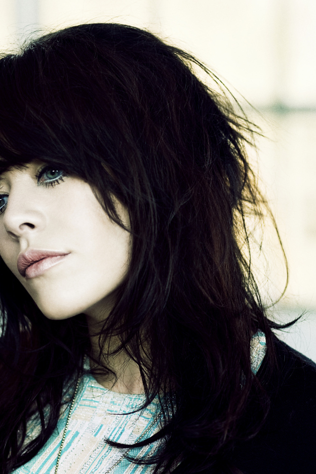 Alex Hepburn задумчивая