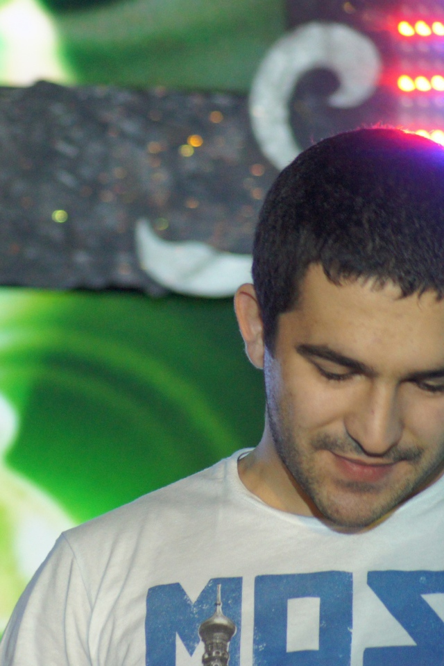 Bahh Tee исполняют песню Крылья