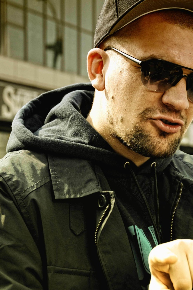 Basta в солнцезащитных очках