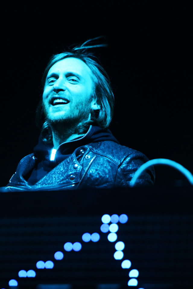David Guetta смеется