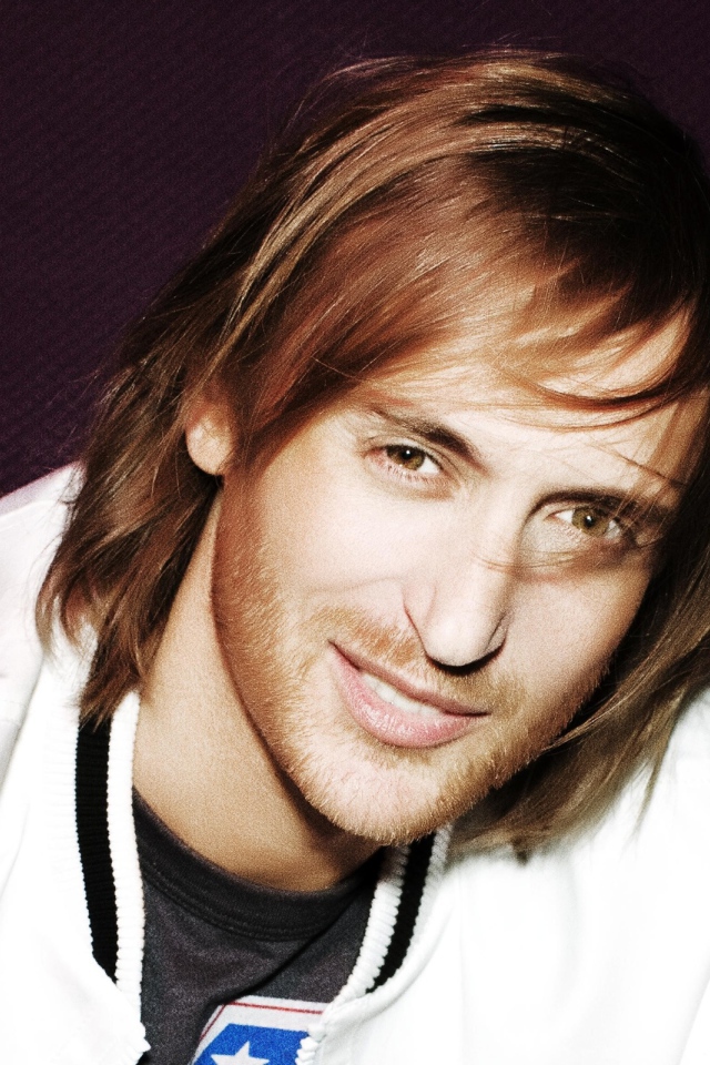David Guetta улыбается