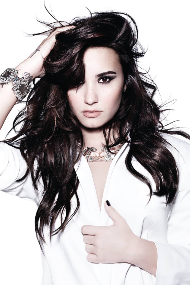Demi Lovato на белом фоне