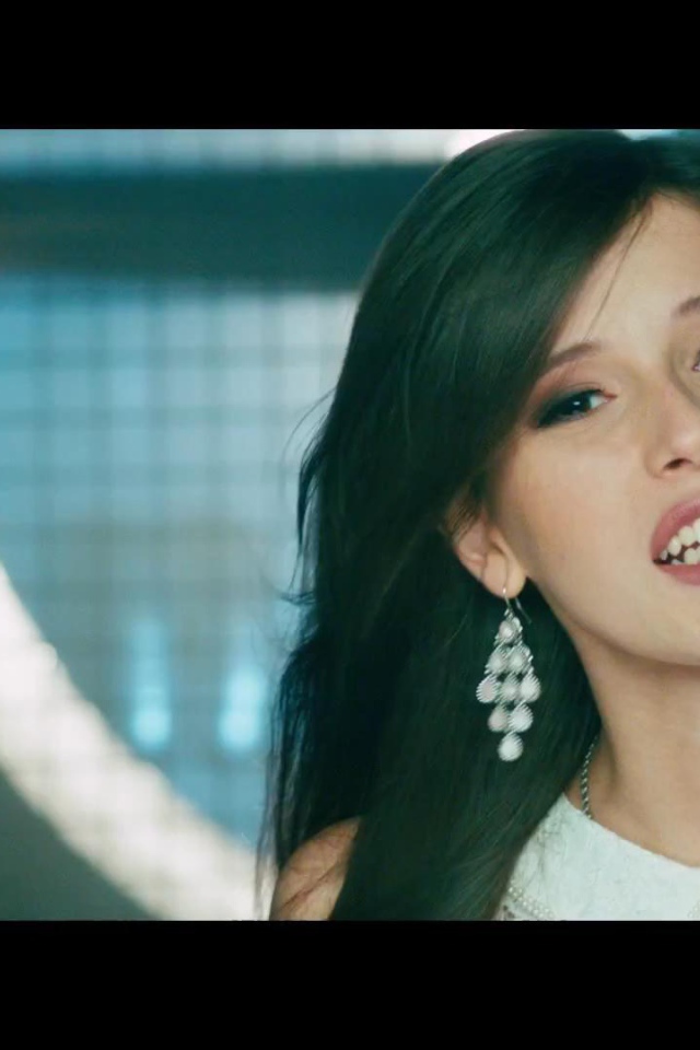 Эльвира Т улыбается