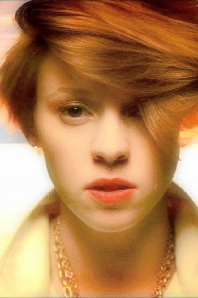 La Roux, недалеко от Солнечного озера