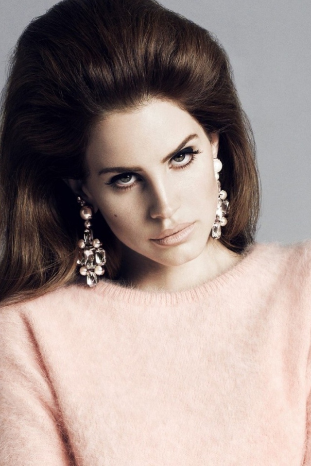 Lana Del Rey прекрасный розовый свитер