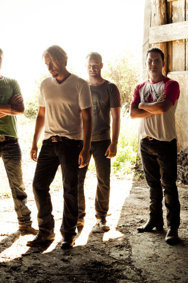 Никэлбек в сарае