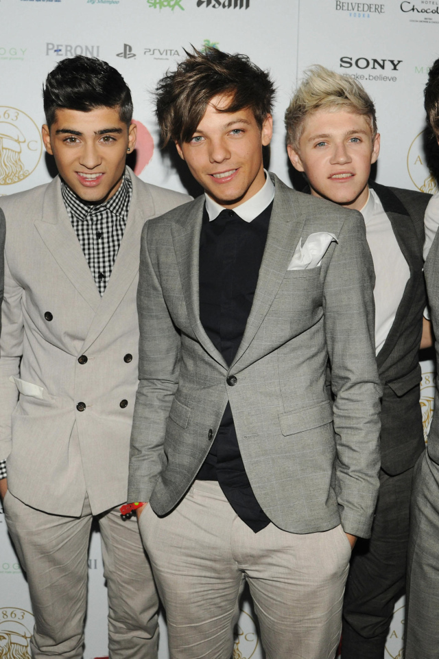 One Direction в костюмах