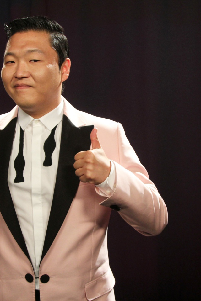 PSY в костюме