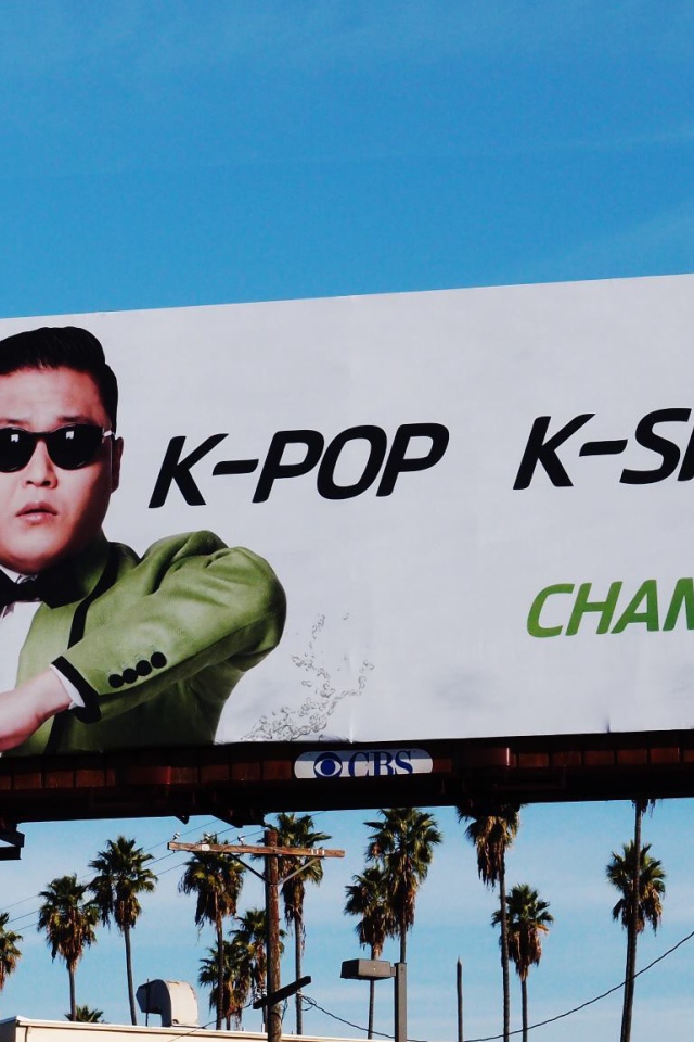 PSY на рекламном стенде