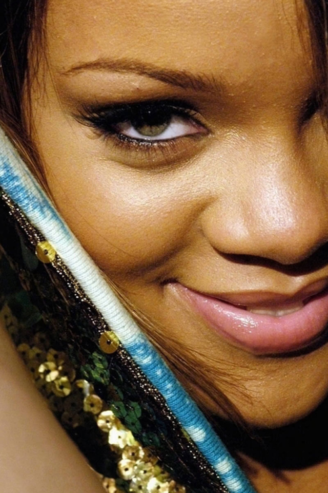 Rihanna привлекательная улыбка