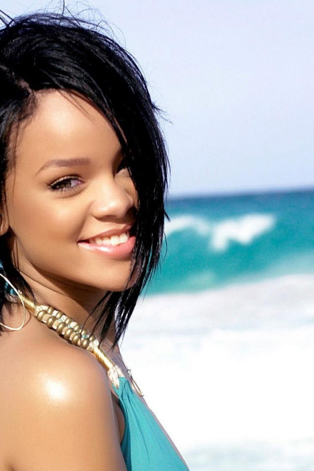 Rihanna на берегу океана
