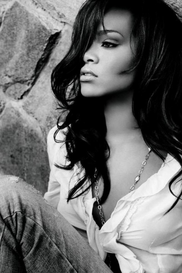 Рианна позирует для новых обоев HD