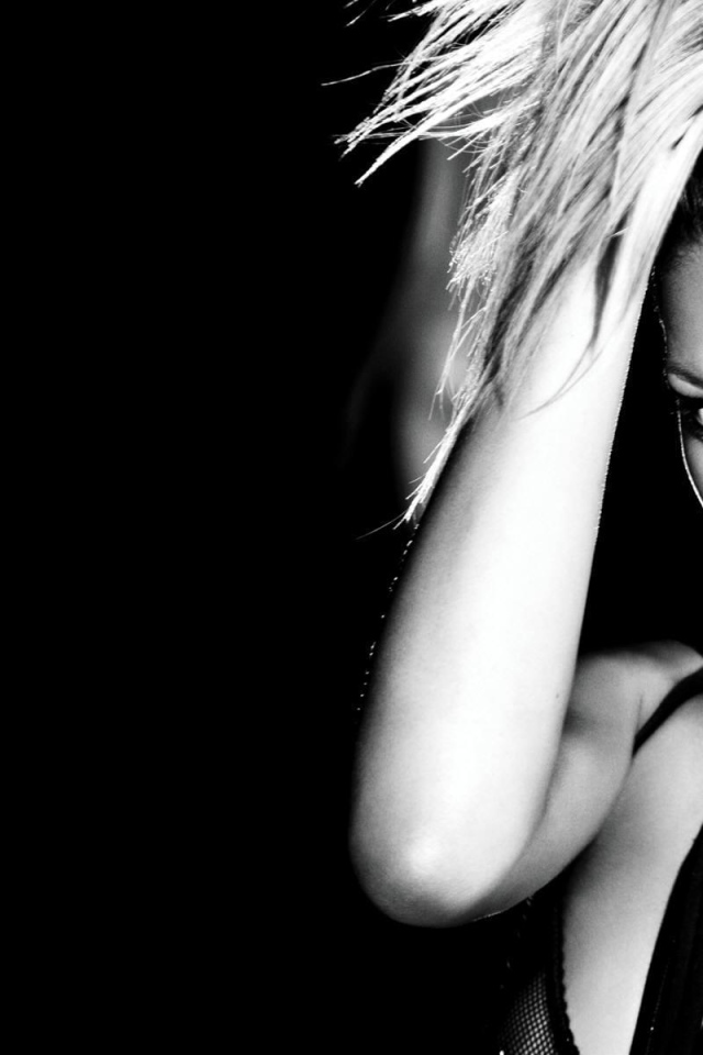 Rihanna прической панка