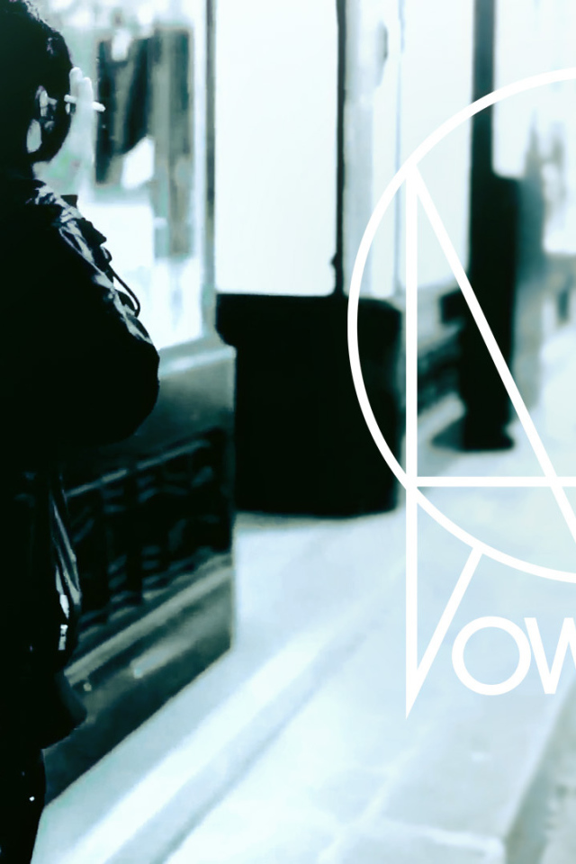 Skrillex идет по улице